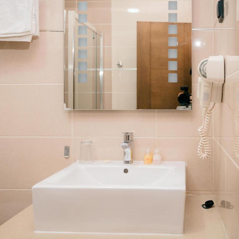 Hotel Lajka Luxury - Deluks Dvokrevetna Soba sa Bračnim Krevetom - 8