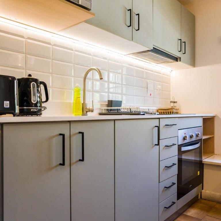 Modern 1BR Apt in Bellavista Steps from Metro - Apartment - 18