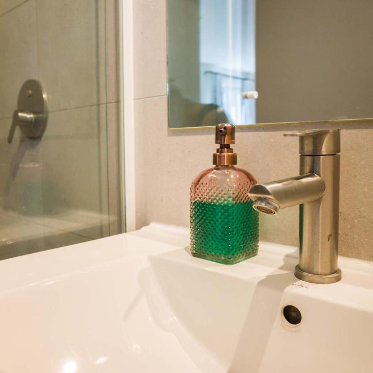 Stylish Studio in Bellavista For 2 Near Metro - Estudio - 23