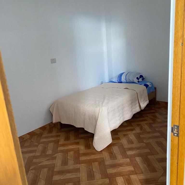 Departamento comodo y amplio - Three-Bedroom Apartment - 9