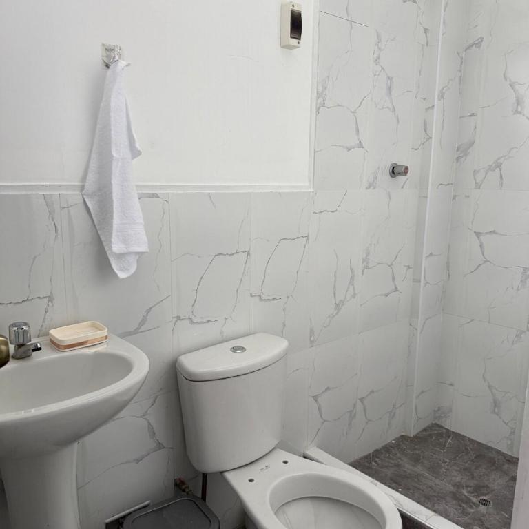 Departamento comodo y amplio - Three-Bedroom Apartment - 13