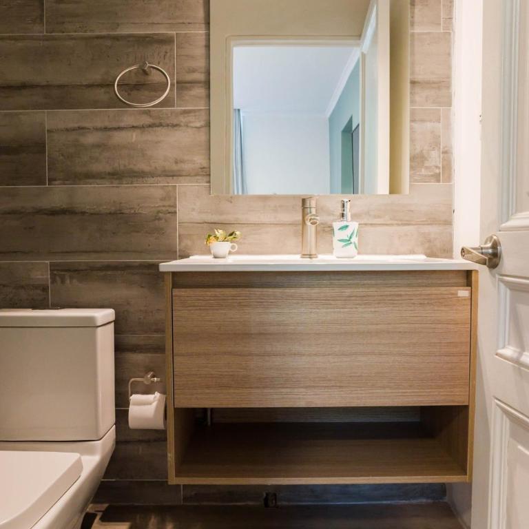 Chic 1BR Suite in Salvador Sleeps 3 Near Metro - Studio - 20
