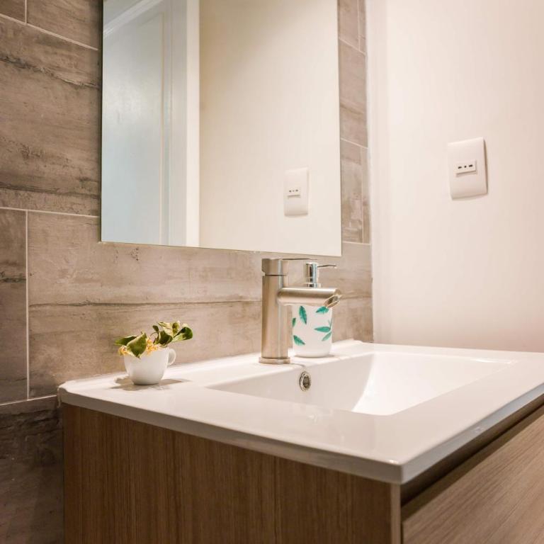 Chic 1BR Suite in Salvador Sleeps 3 Near Metro - Studio - 21