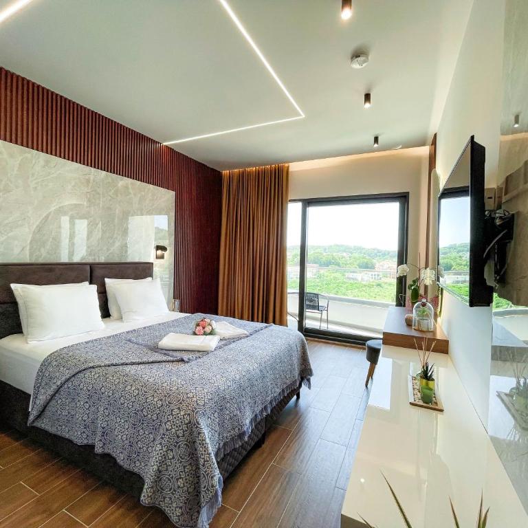 Hotel Lajka Luxury - Deluks Soba s Bračnim Krevetom i Pomoćnim Ležajem - 6