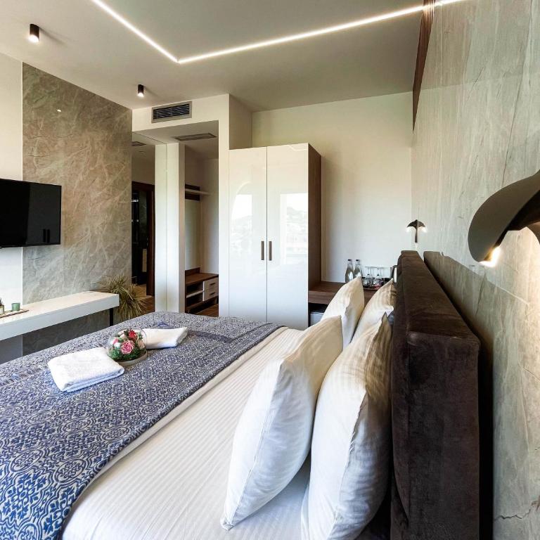 Hotel Lajka Luxury - Deluks Soba s Bračnim Krevetom i Pomoćnim Ležajem - 14