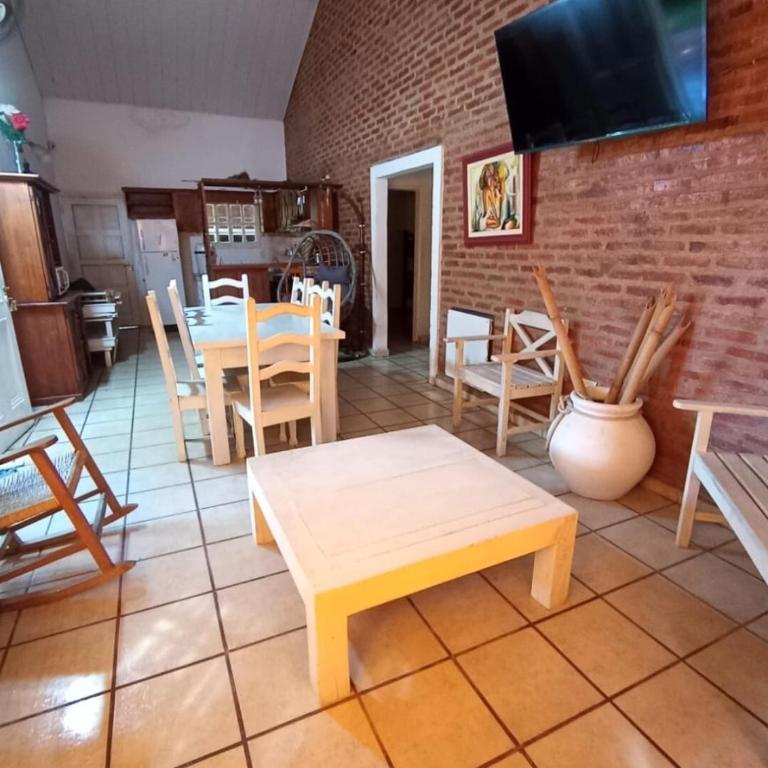 Escape a la playa en una casa acogedora - Two-Bedroom House - 1