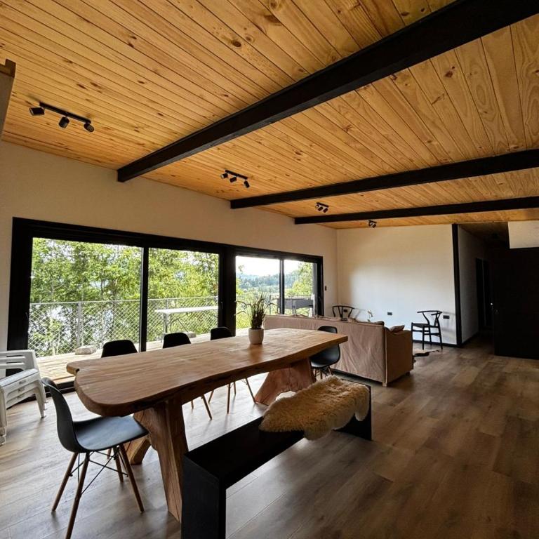 Amazing house with a lake view - One-Bedroom House - 2