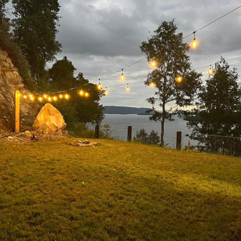 Amazing house with a lake view - One-Bedroom House - 4
