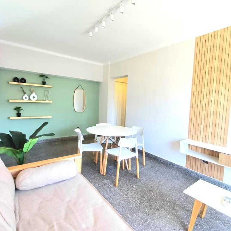 Calma Urbana - Luminoso 2 ambientes reciclado con balcón Excelente ubicacion - Apartamento de 1 dormitorio - 1