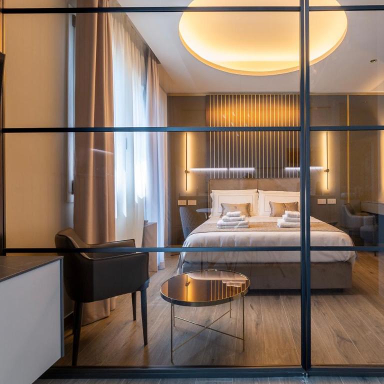 MW Apartments - One-Bedroom Loft Apartment with Balcony - 19