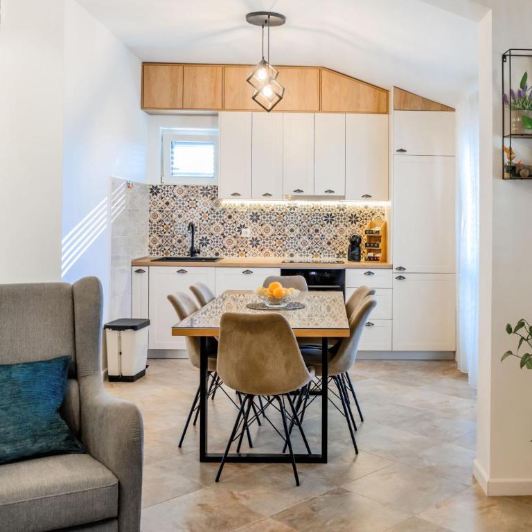Apartment MATEJA - Apartman sa 2 Spavaće Sobe, Balkonom i Pogledom na More - 14