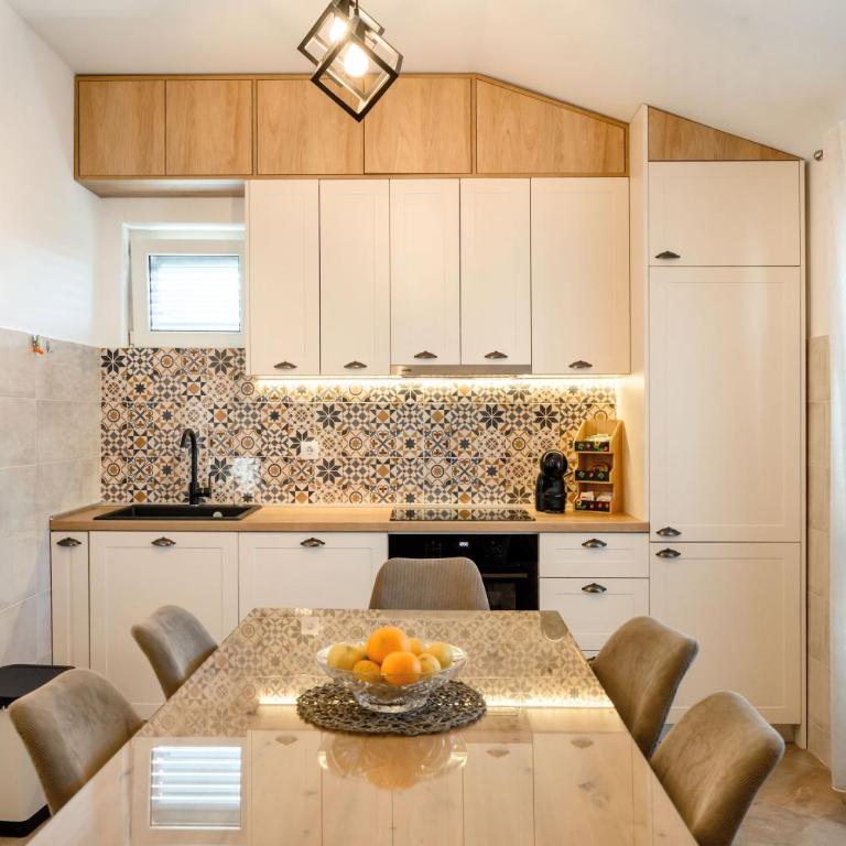 Apartment MATEJA - Apartman sa 2 Spavaće Sobe, Balkonom i Pogledom na More - 15