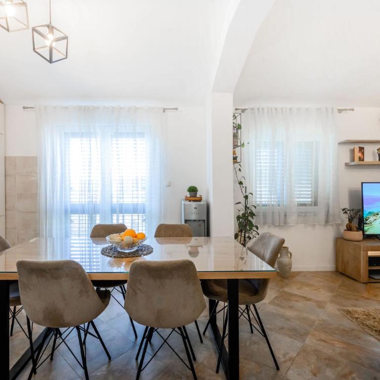 Apartment MATEJA - Apartman sa 2 Spavaće Sobe, Balkonom i Pogledom na More - 22