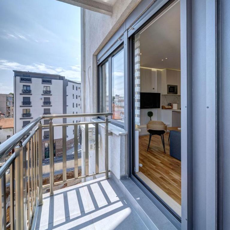 Jacuzzi Spa King Apartments FREE PARKING - Studio with Sofa Bed - 1