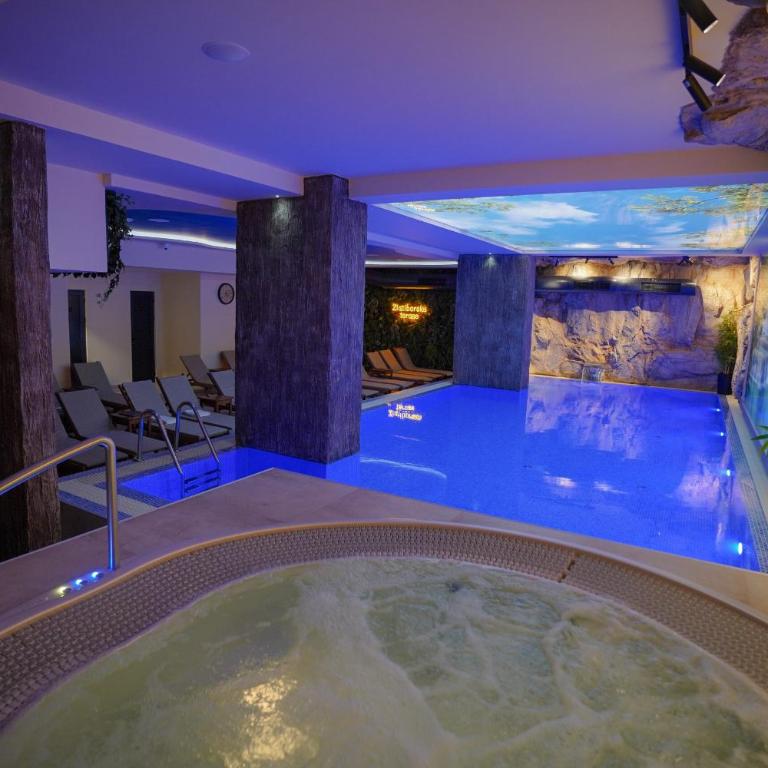 Sky Spa Penthouse Suite with Hot Tub Zlatibor - Suite with Mountain View - 3
