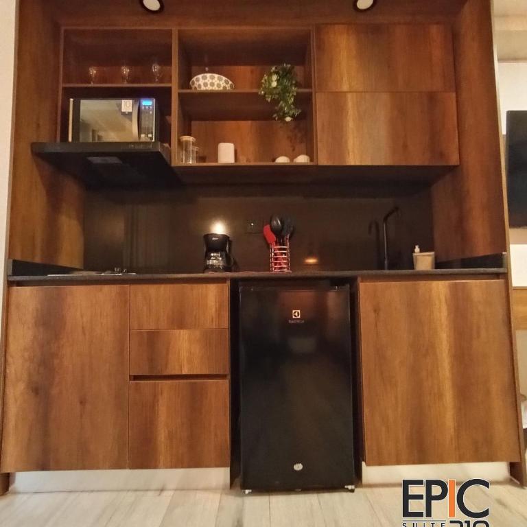 Epic Suite 210 Deluxe Airport - King Studio with Sofa Bed - 31