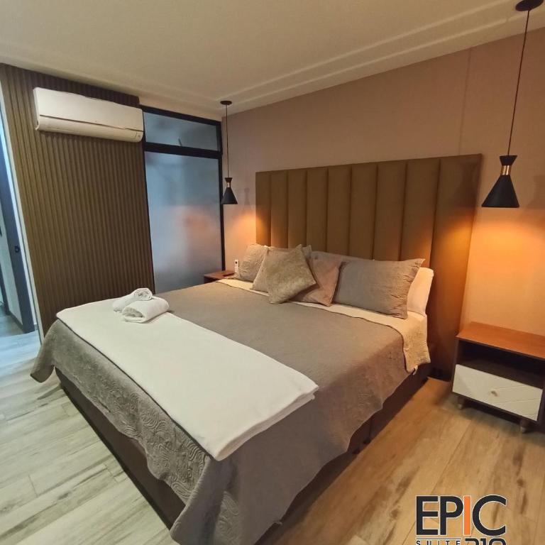 Epic Suite 210 Deluxe Airport - King Studio with Sofa Bed - 10