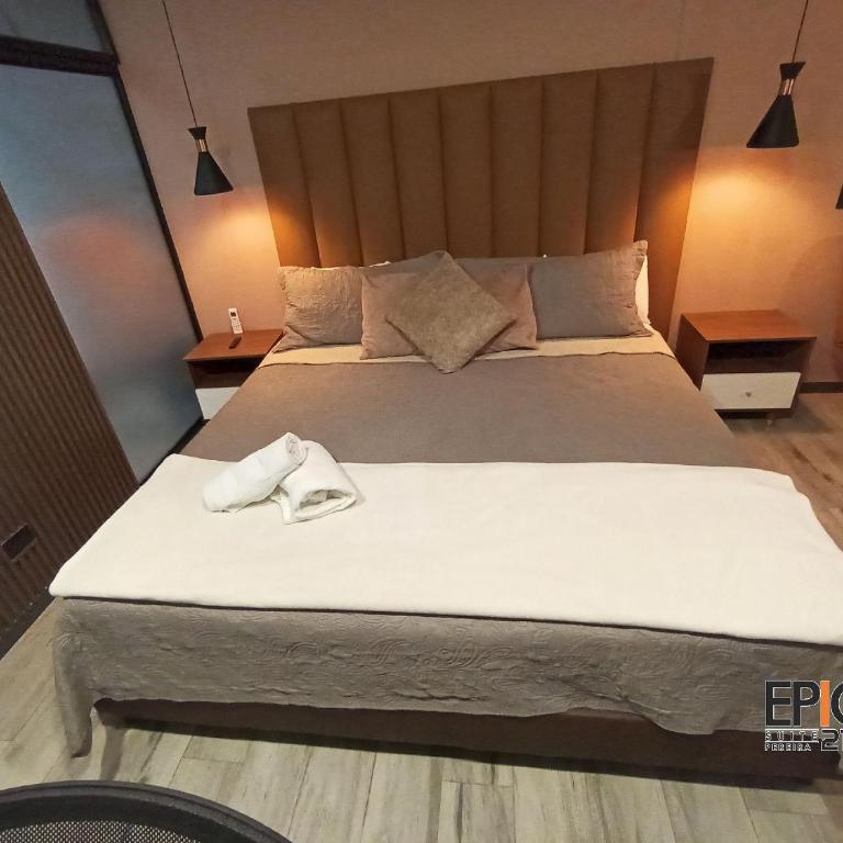 Epic Suite 210 Deluxe Airport - King Studio with Sofa Bed - 11