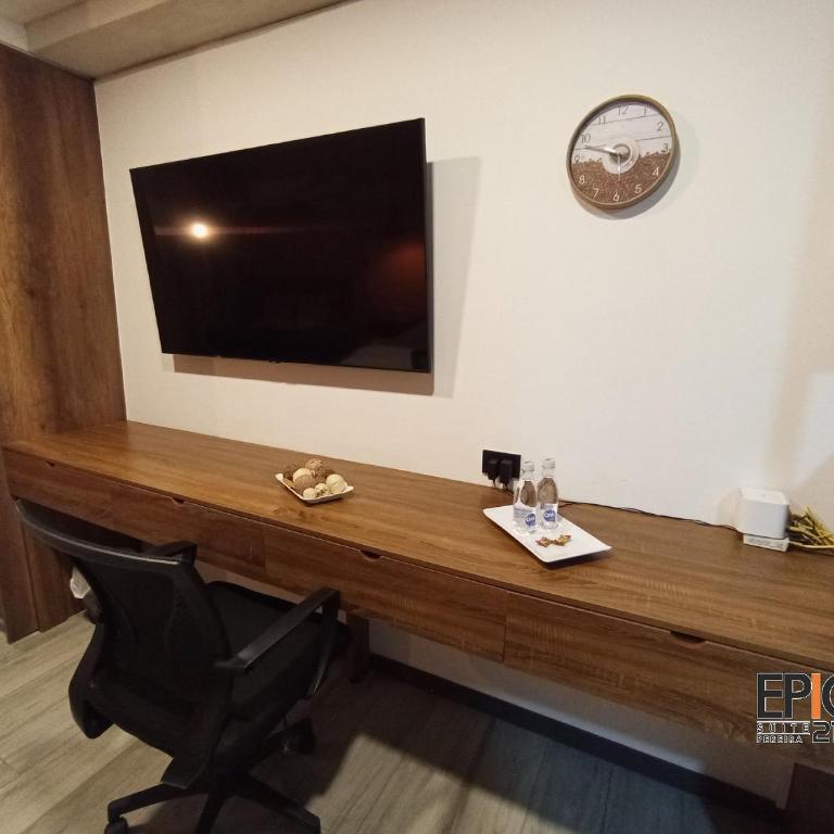 Epic Suite 210 Deluxe Airport - King Studio with Sofa Bed - 33
