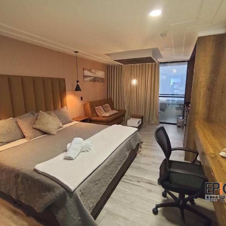 Epic Suite 210 Deluxe Airport - King Studio with Sofa Bed - 12