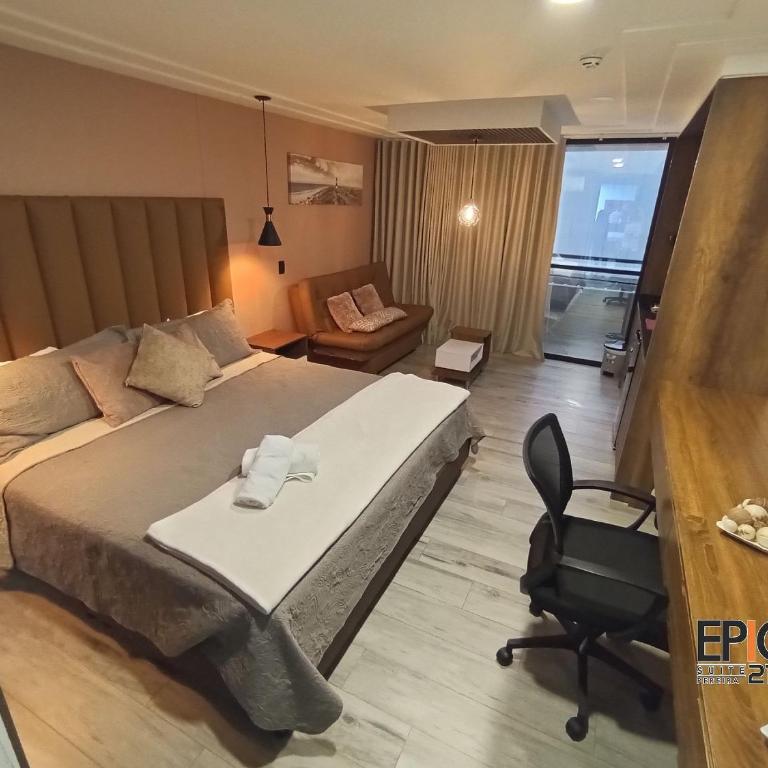 Epic Suite 210 Deluxe Airport - King Studio with Sofa Bed - 2