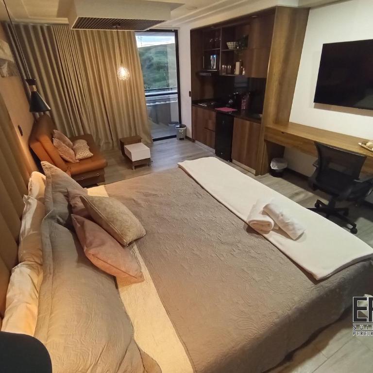 Epic Suite 210 Deluxe Airport - King Studio with Sofa Bed - 13