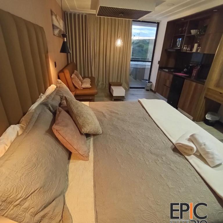 Epic Suite 210 Deluxe Airport - King Studio with Sofa Bed - 14