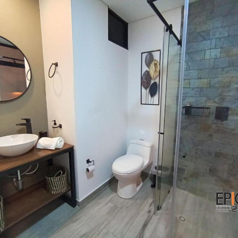 Epic Suite 210 Deluxe Airport - King Studio with Sofa Bed - 20