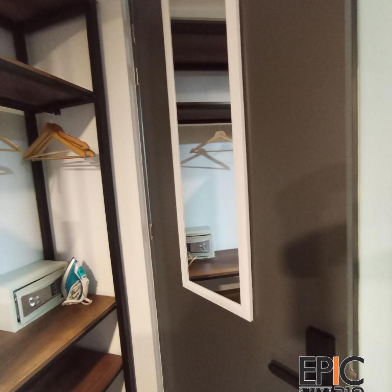 Epic Suite 210 Deluxe Airport - King Studio with Sofa Bed - 23