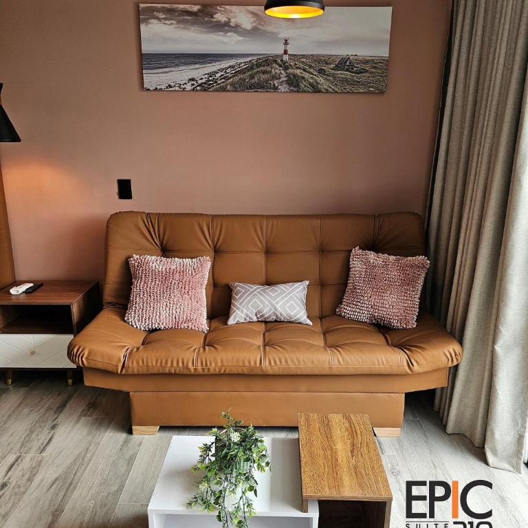 Epic Suite 210 Deluxe Airport - King Studio with Sofa Bed - 24