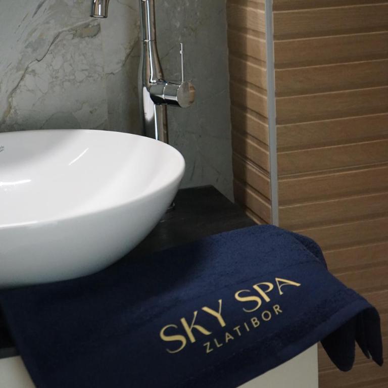 Sky Spa Penthouse Suite with Hot Tub Zlatibor - Suite with Mountain View - 8