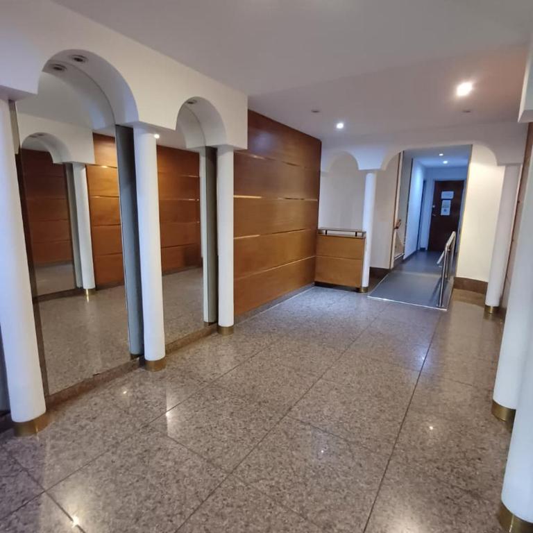 Calma Urbana - Luminoso 2 ambientes reciclado con balcón Excelente ubicacion - Apartamento de 1 dormitorio - 30