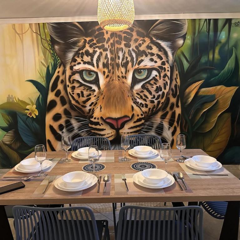 Central Medellín 3BR appartment awe-inspiring Jaguar Mural - Apartamento de 3 dormitorios - 41