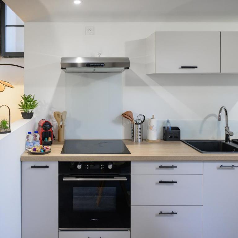 Cœur de Pau - Clim et Parking - L'Odyssée - Appartement 3 Chambres Premium avec Balcon - 4