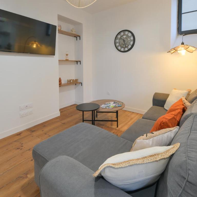 Cœur de Pau - Clim et Parking - L'Odyssée - Appartement 3 Chambres Premium avec Balcon - 2