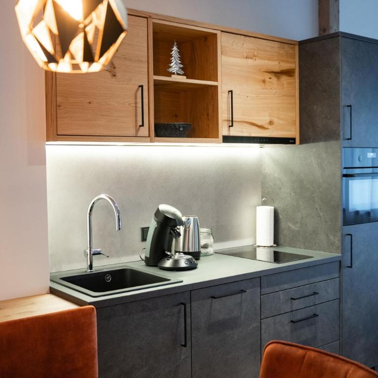 Moonlight Apartments - Studio - 2