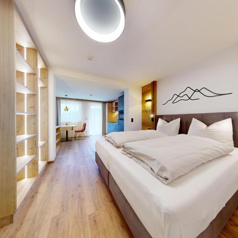 Moonlight Apartments - Studio - 1