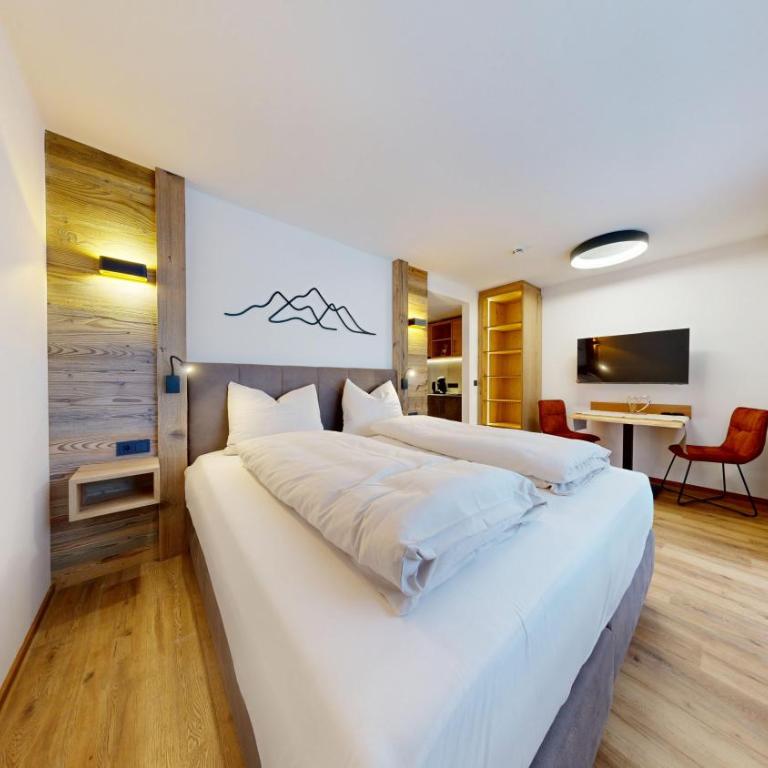 Moonlight Apartments - Studio - 4