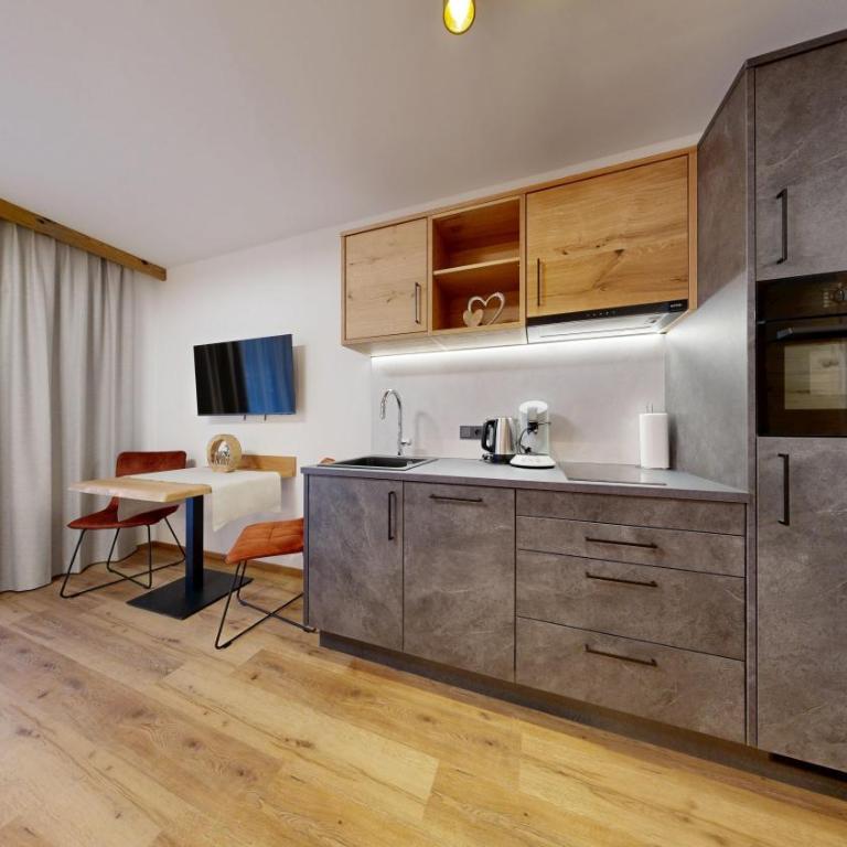 Moonlight Apartments - Studio - 2