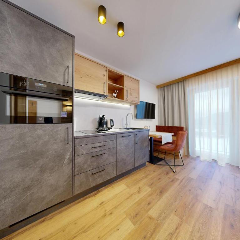 Moonlight Apartments - Studio - 4