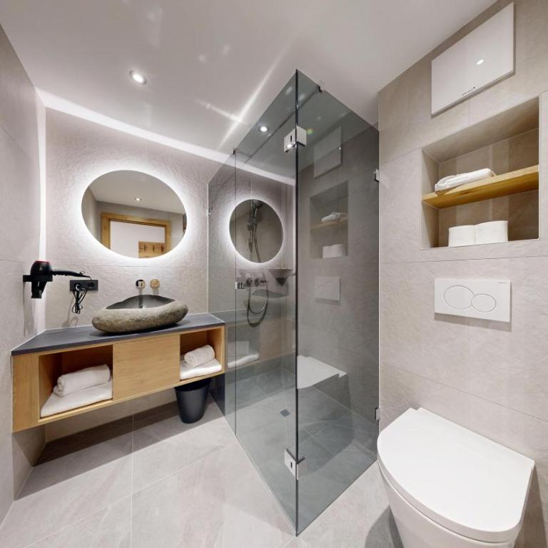 Moonlight Apartments - Studio - 4