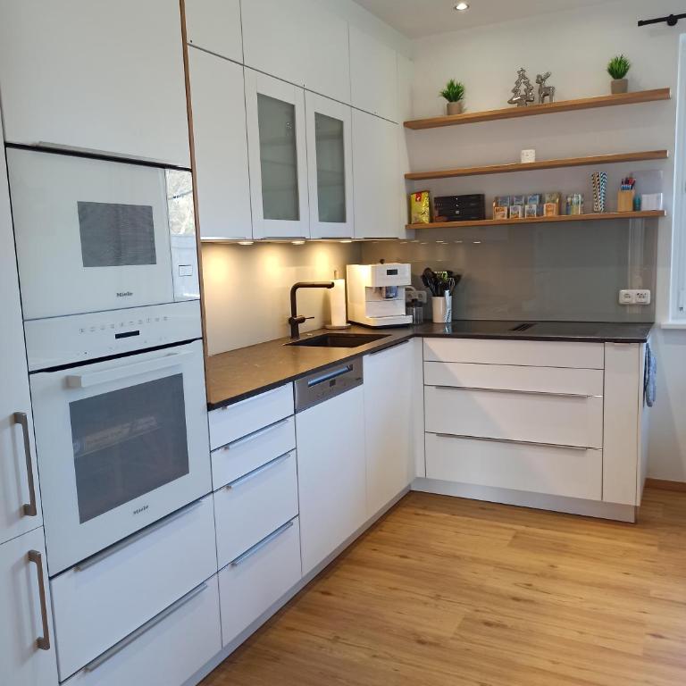 Appartementhaus Fink - Apartment mit Balkon und Whirlpool-Badewanne - 4