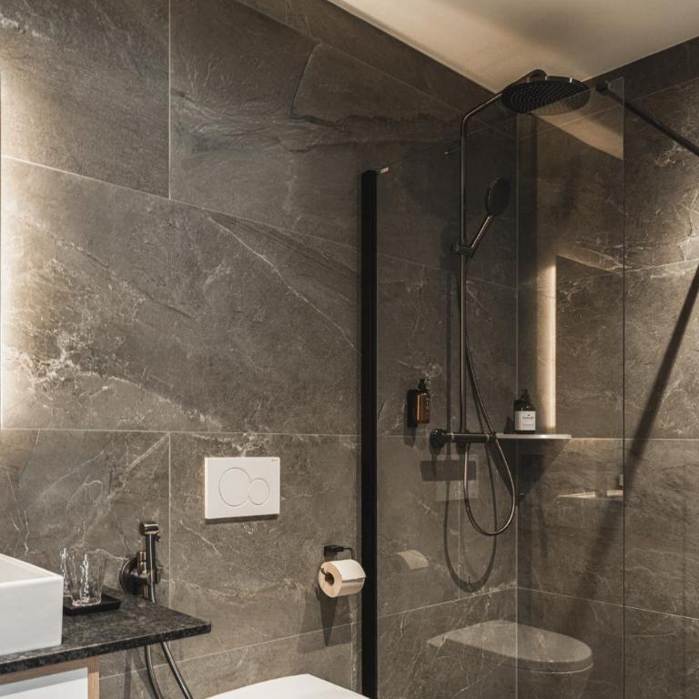 Falcon Suites Pure - Summercard included - Suite mit Balkon - 7