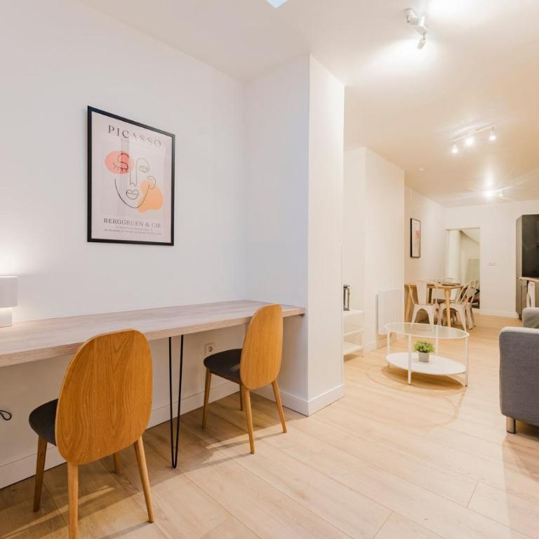 Lille Centre: 2bed 2bath apartment! - Apartment - 3