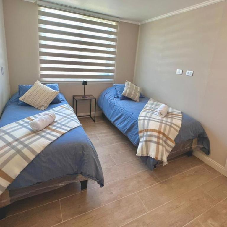 Pucón CENTRO, a pasos del Casino ENJOY, VISTA al VOLCÁN, Departamento NUEVO, Aire Acondicionado, Camas y Plumones ROSEN, 2 Dorm, 2 Baños, 1 Estacionamiento Subterráneo, Terraza, Wifi Alta Velocidad, Ascensor, a pasos de la PLAYA y el LAGO - Two-Bedroom Apartment - 5