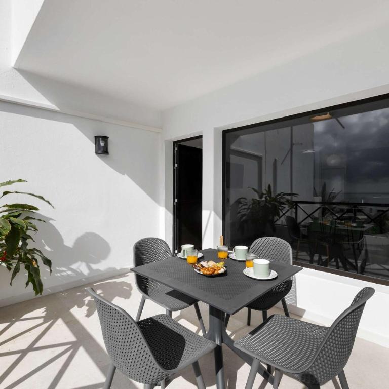Tabaybas 7 Beachfront Pool Sea Views by Bayside - Apartment - 19