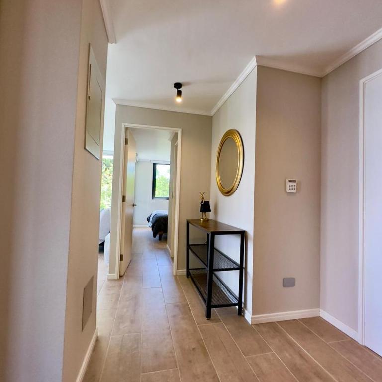 Pucón CENTRO, a pasos del Casino ENJOY, VISTA al VOLCÁN, Departamento NUEVO, Aire Acondicionado, Camas y Plumones ROSEN, 2 Dorm, 2 Baños, 1 Estacionamiento Subterráneo, Terraza, Wifi Alta Velocidad, Ascensor, a pasos de la PLAYA y el LAGO - Two-Bedroom Apartment - 20