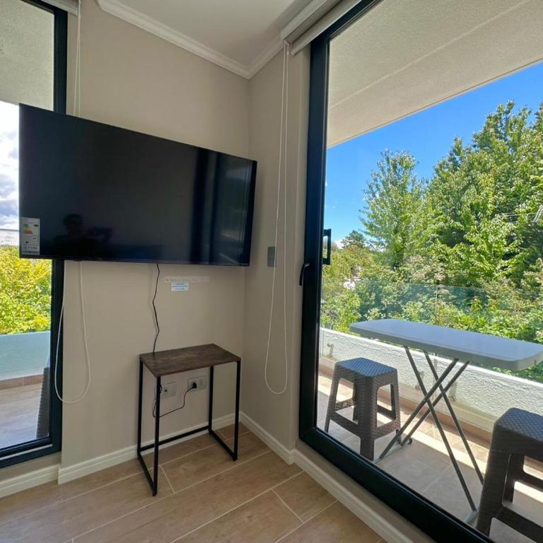Pucón CENTRO, a pasos del Casino ENJOY, VISTA al VOLCÁN, Departamento NUEVO, Aire Acondicionado, Camas y Plumones ROSEN, 2 Dorm, 2 Baños, 1 Estacionamiento Subterráneo, Terraza, Wifi Alta Velocidad, Ascensor, a pasos de la PLAYA y el LAGO - Two-Bedroom Apartment - 28