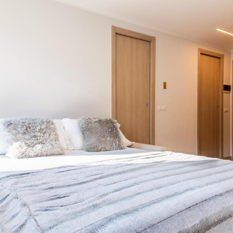 HelloCHALET - The Family Crest - Central Cervinia Apartment with Balcony e Mountain Views - Appartamento con 1 Camera da Letto e Balcone - 11