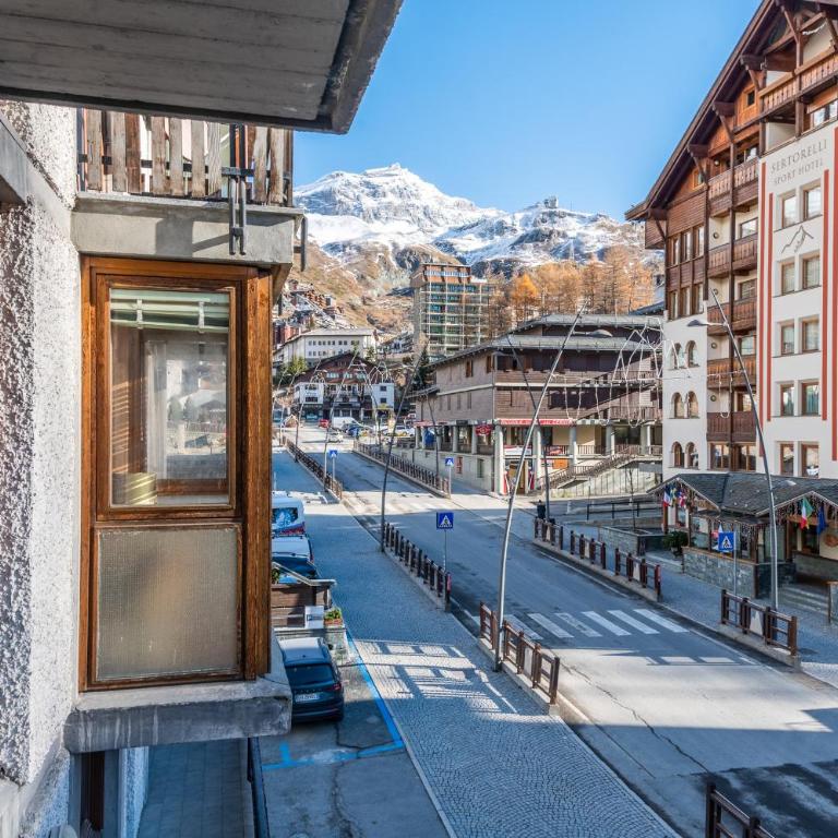 HelloCHALET - The Family Crest - Central Cervinia Apartment with Balcony e Mountain Views - Appartamento con 1 Camera da Letto e Balcone - 1